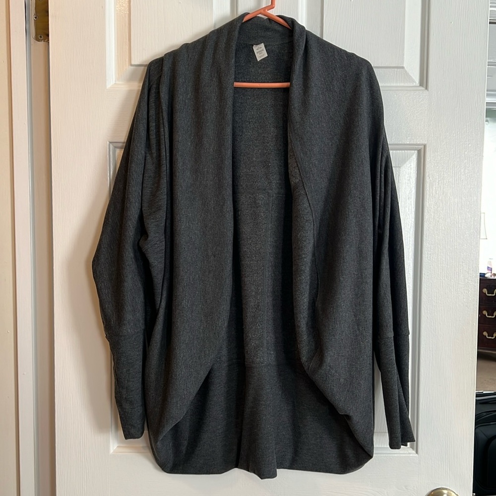EXCELLENT condition Marika Dolman sleeve open cardigan, gray, size L.